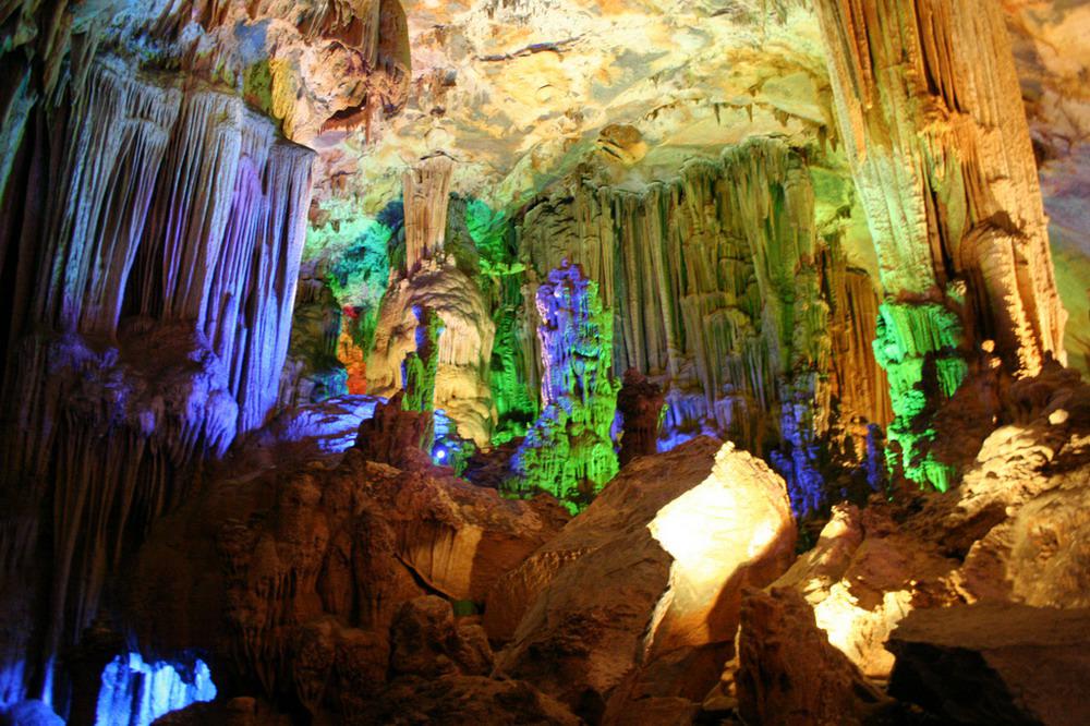 Tour Phong Nha Kẻ Bảng - Lao Bảo - Nghĩa trang Trường Sơn